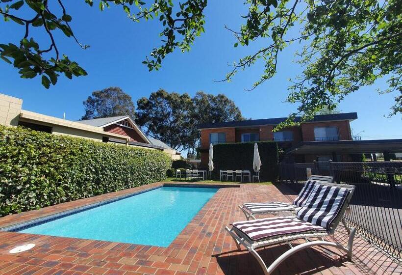 מוטל Parkview Motor Inn And Apartments