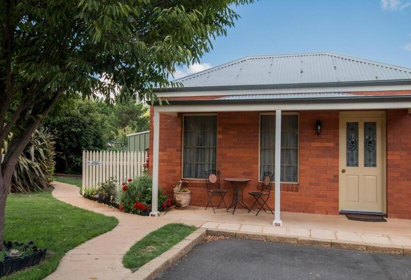 فندق Riverview At Ross