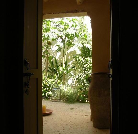 تختخواب و صبحانه Dar Zahia