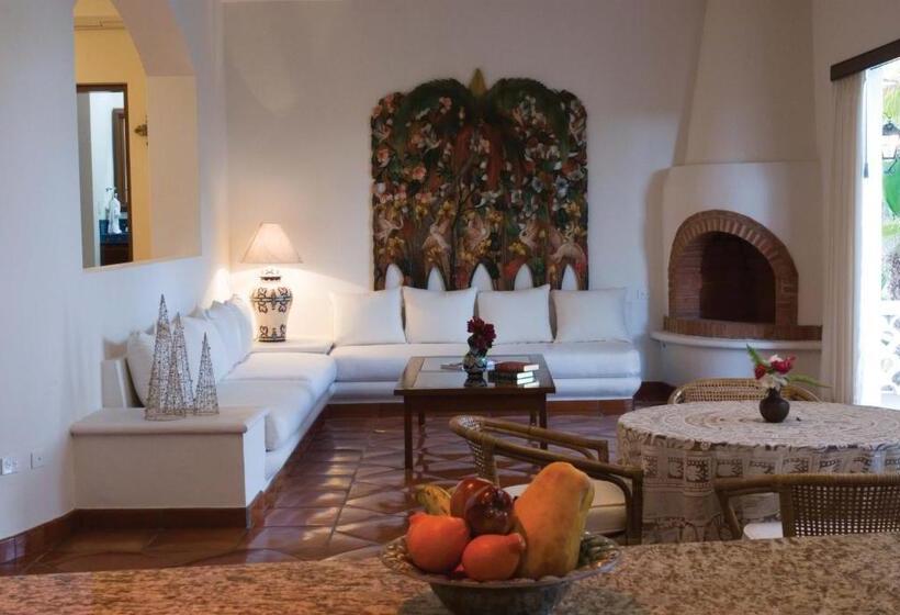 هتل Hacienda Todos Los Santos