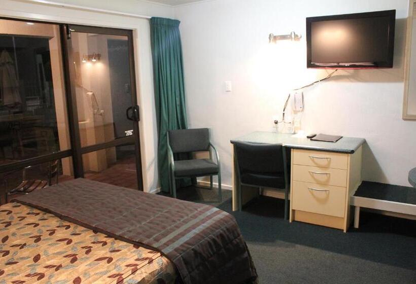 מוטל Edgewater Motor Lodge