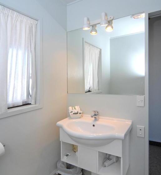 מוטל Edgewater Motor Lodge