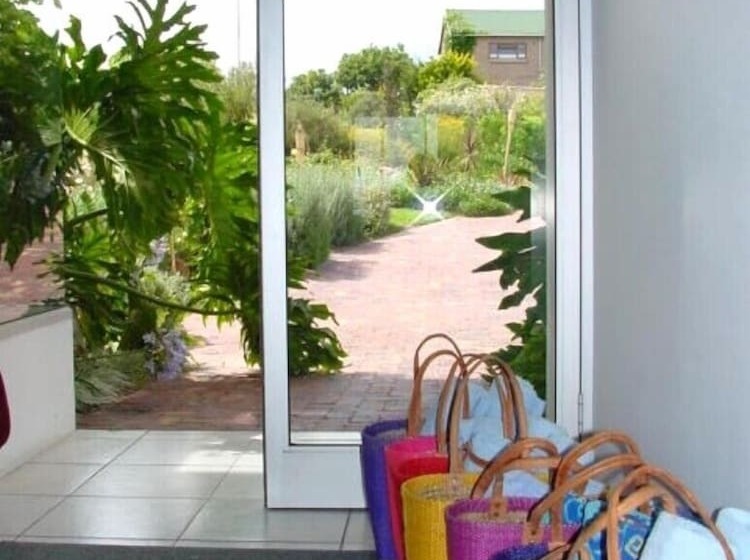 پانسیون Bosavern Guest House