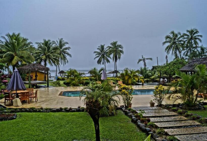 Waidroka Bay Resort
