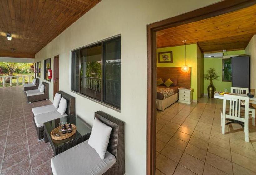 Waidroka Bay Resort