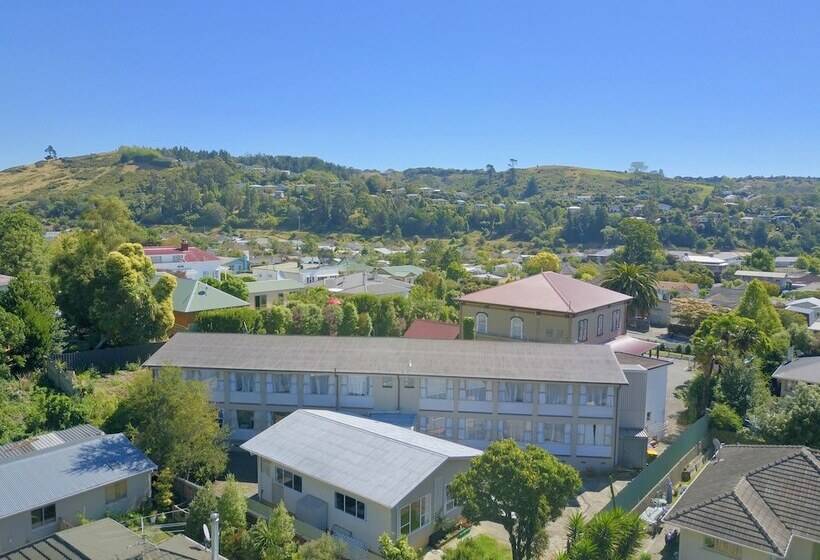 Wakatu Lodge   Hostel