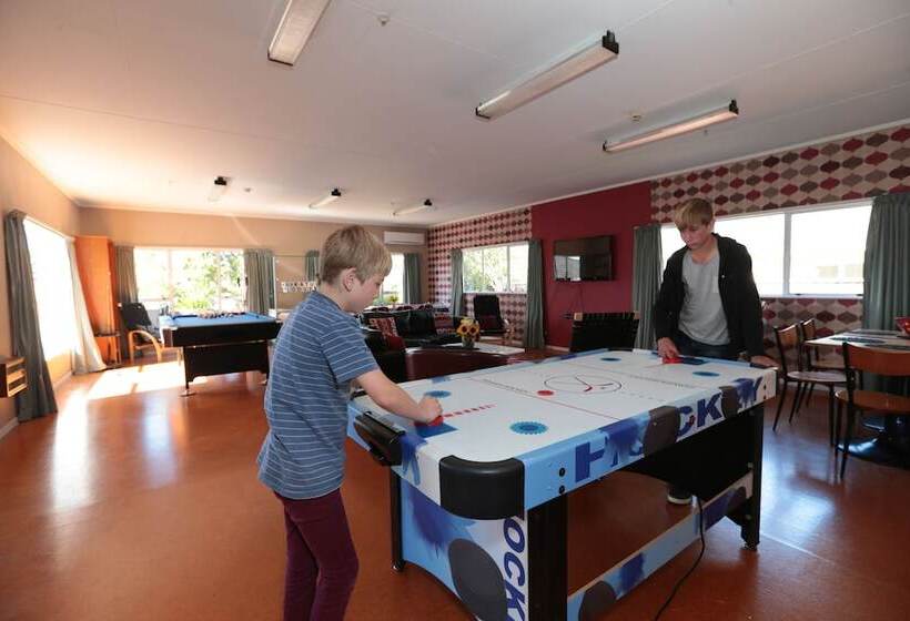 Wakatu Lodge   Hostel