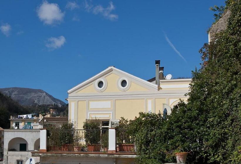 تختخواب و صبحانه La Casa Di Donn'amelia