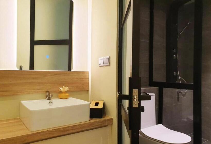 هتل Oikos Poshtel