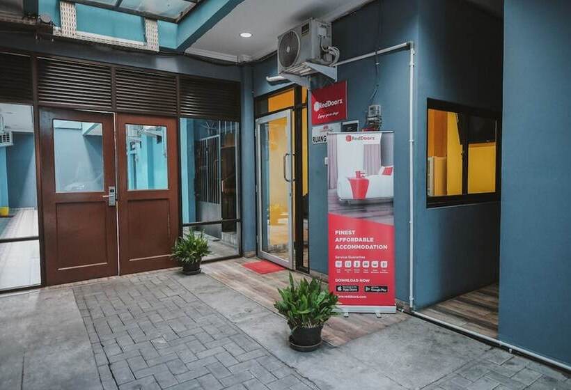 پانسیون Reddoorz Near Rsud Koja