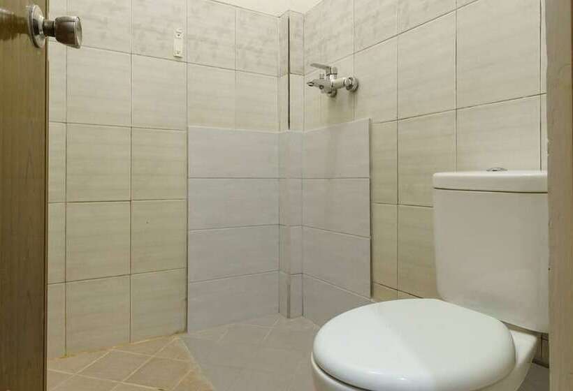 پانسیون Reddoorz Syariah Near Fort Marlborough