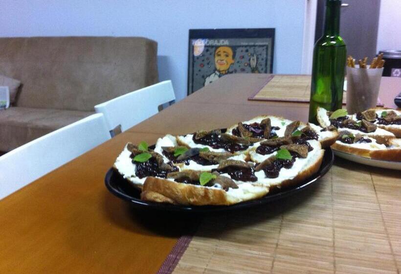 3 Bros' Hostel Cieszyn