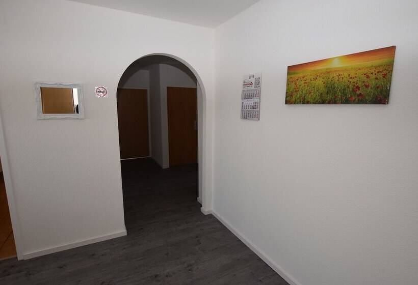 호스텔 Messezimmer Ab Apartments