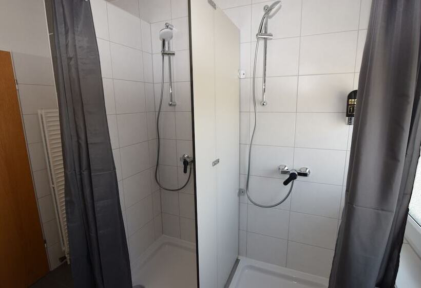 호스텔 Messezimmer Ab Apartments