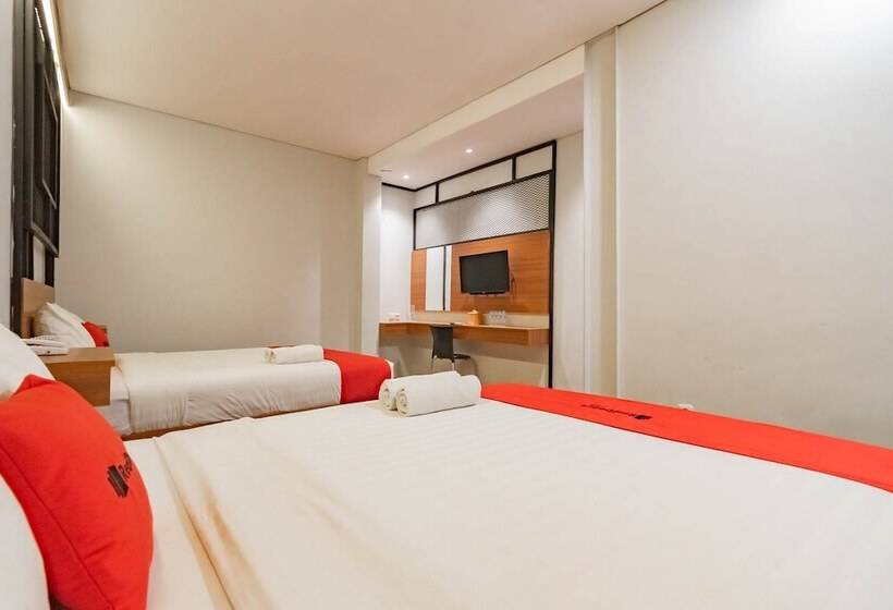 בית מלון כפרי Reddoorz Plus @ Doorman Guest House