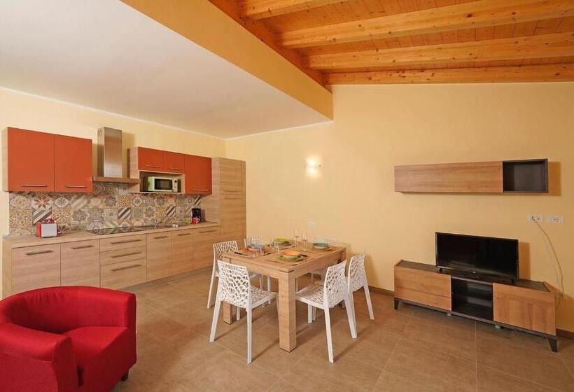 فندق فئة نجمة واحدة Residence Dany Appartamenti Con Cucina Vista Lago Piscina E Parcheggio