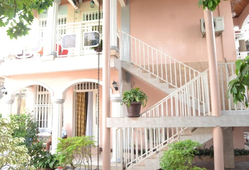 هتل Finesse Ntumba