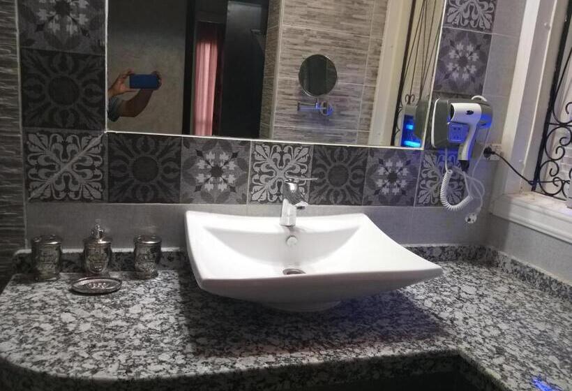 هتل Lahlou Riad Cafeteria