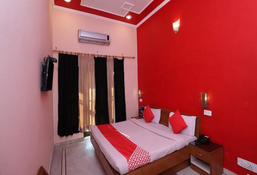 בית מלון כפרי Laxmi Palace By Oyo Rooms