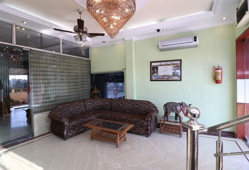 בית מלון כפרי Laxmi Palace By Oyo Rooms