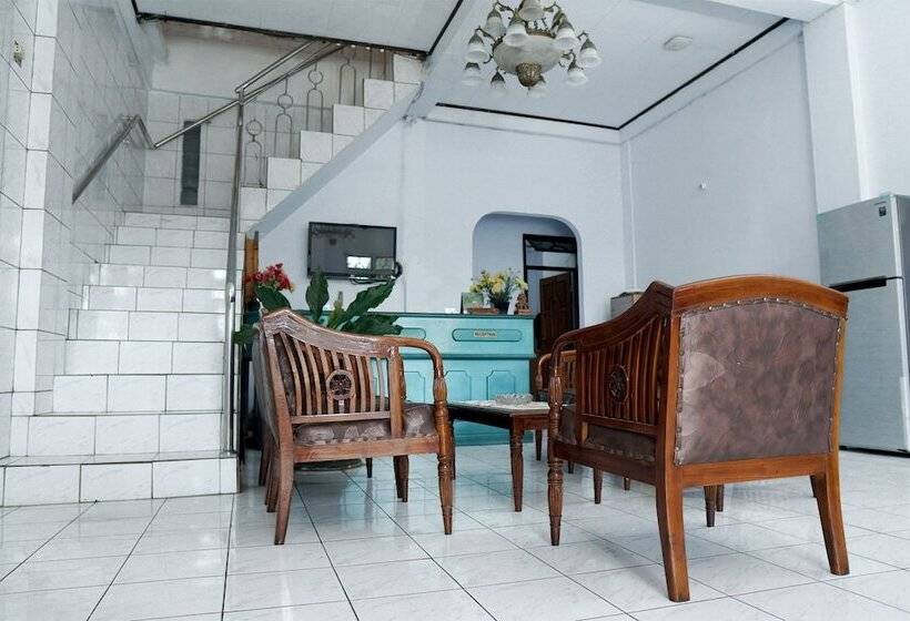 هتل Niaga By Oyo Rooms