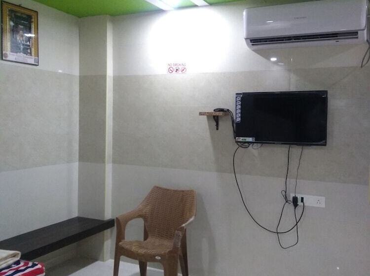 酒店 Sree Guru Sannidhi A Budget Luxury Lodge