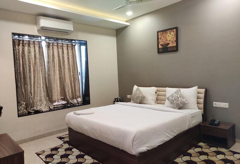 호텔 Visawa Palace Nanded