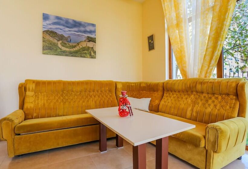 پانسیون Family Triple Room In Dafinka Guest House