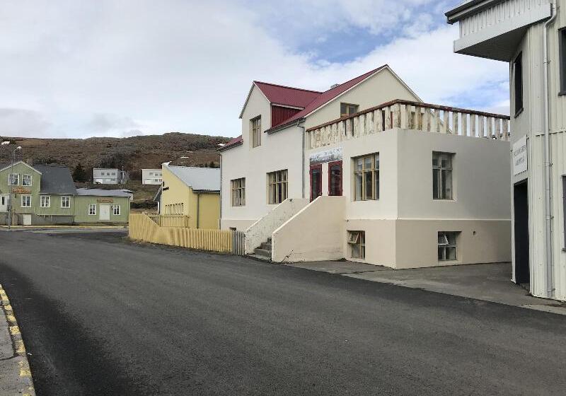 پانسیون Guesthouse Steinhusid