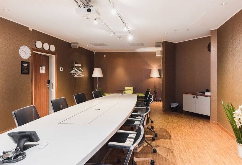 Clarion Collection Hotel Plaza