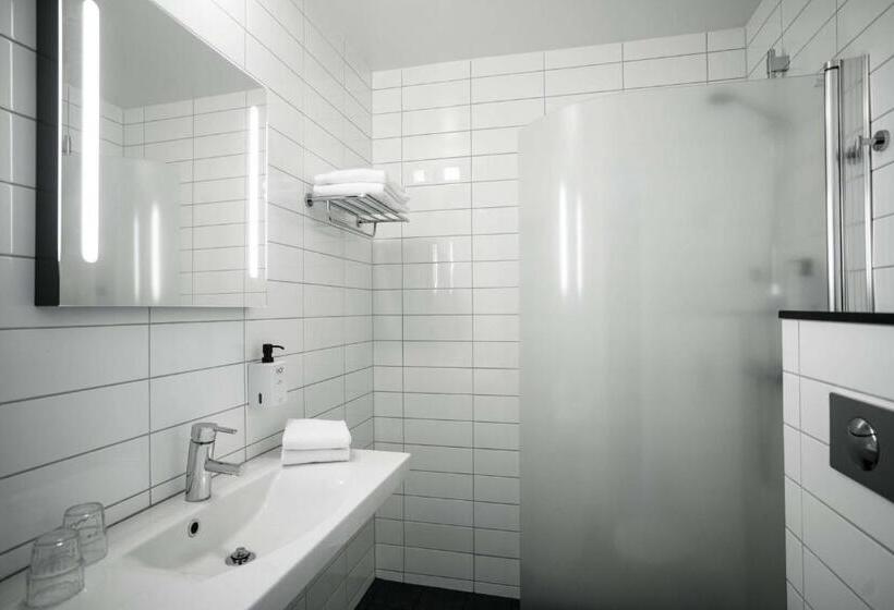 هتل Scandic Jarva Krog