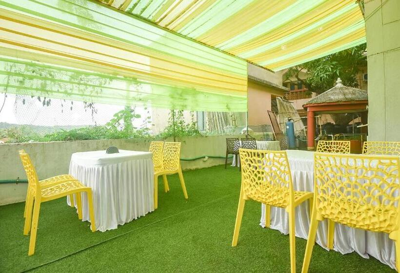 هتل Fabexpress Royal Baga Residency