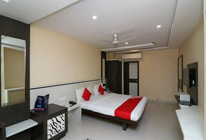 فندق Lotus By Oyo Rooms