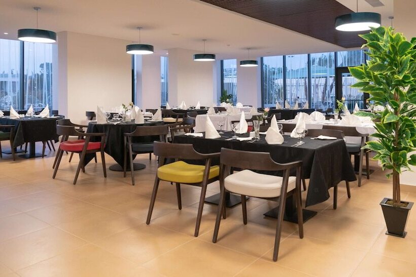 هتل Golden Tulip Royaume