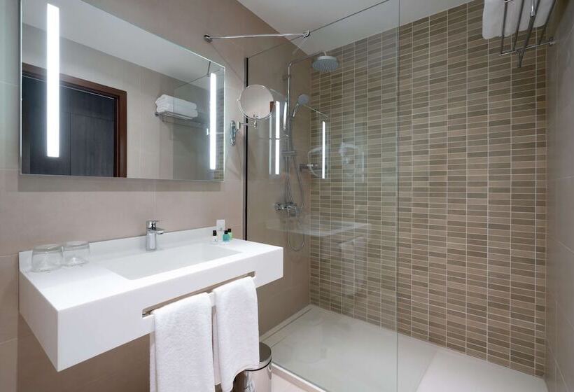 هتل Golden Tulip Royaume