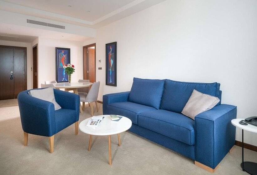 هتل Golden Tulip Royaume