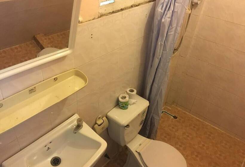 پانسیون Manotemple House