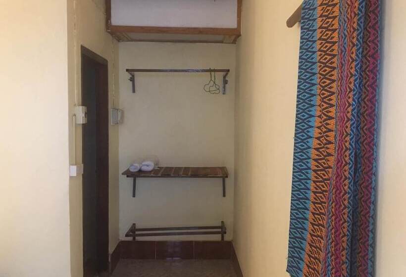 پانسیون Manotemple House