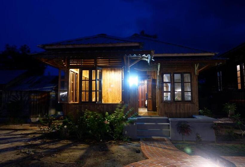 تختخواب و صبحانه Rock And Wreck Dive Resort