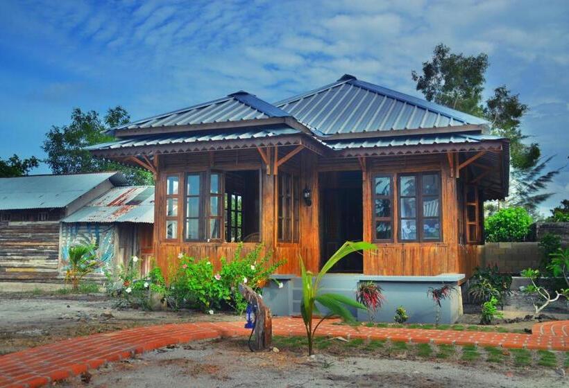 تختخواب و صبحانه Rock And Wreck Dive Resort