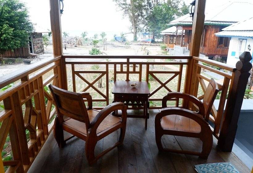 تختخواب و صبحانه Rock And Wreck Dive Resort