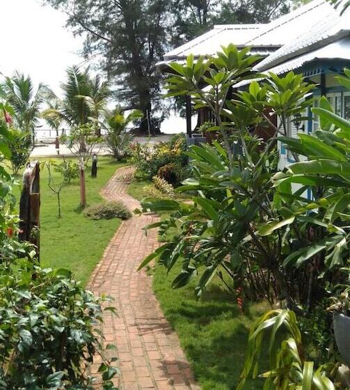 تختخواب و صبحانه Rock And Wreck Dive Resort