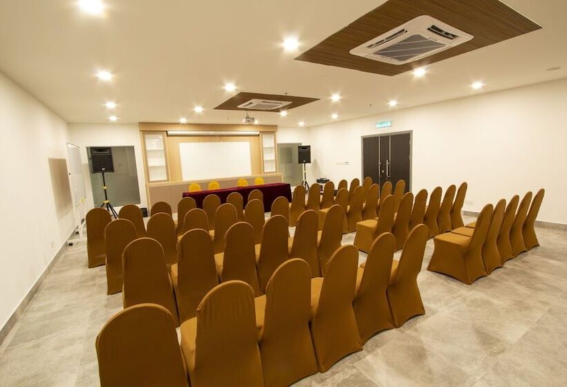 Az Hotel & Serviced Apartments