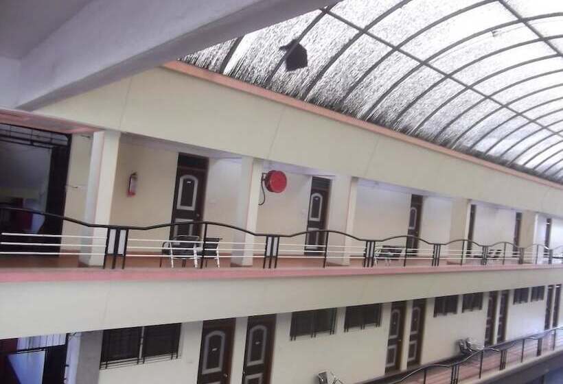 فندق Sahyadree Lodging