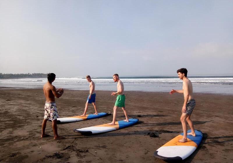 민박 Emir Surfcamp