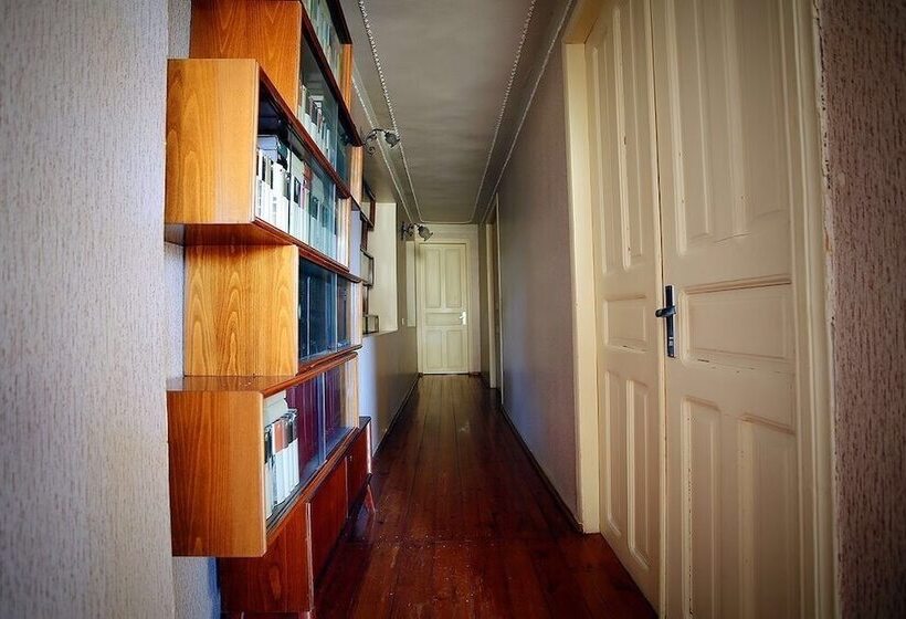 تختخواب و صبحانه Guest House Old Kutaisi