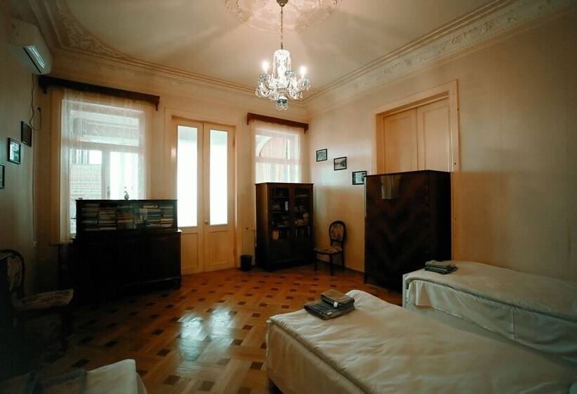 تختخواب و صبحانه Guest House Old Kutaisi