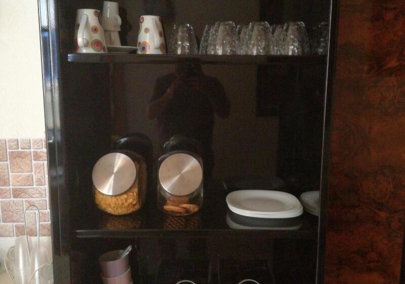 تختخواب و صبحانه Home La Kore