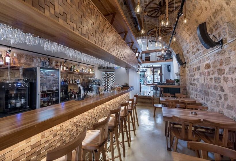 10gr Boutique Hotel & Wine Bar