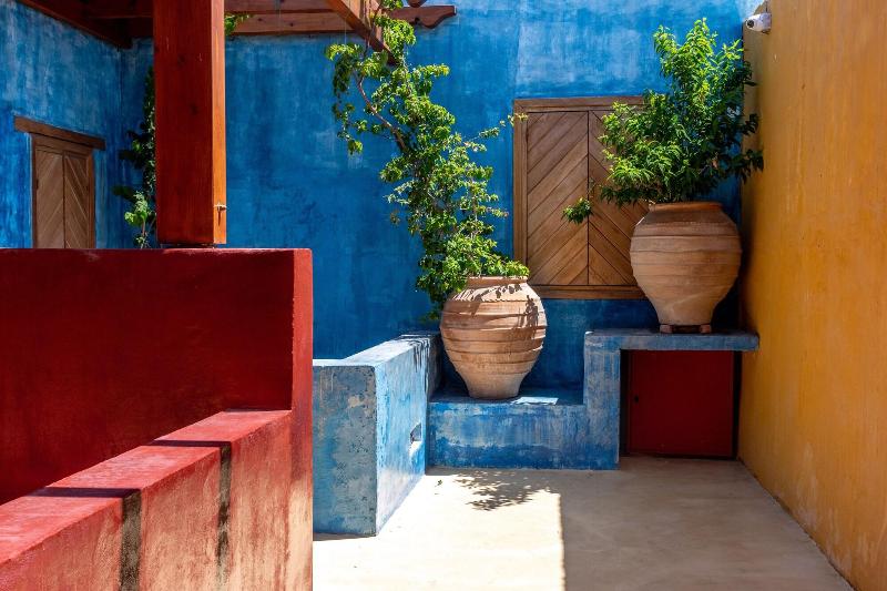 10gr Boutique Hotel & Wine Bar